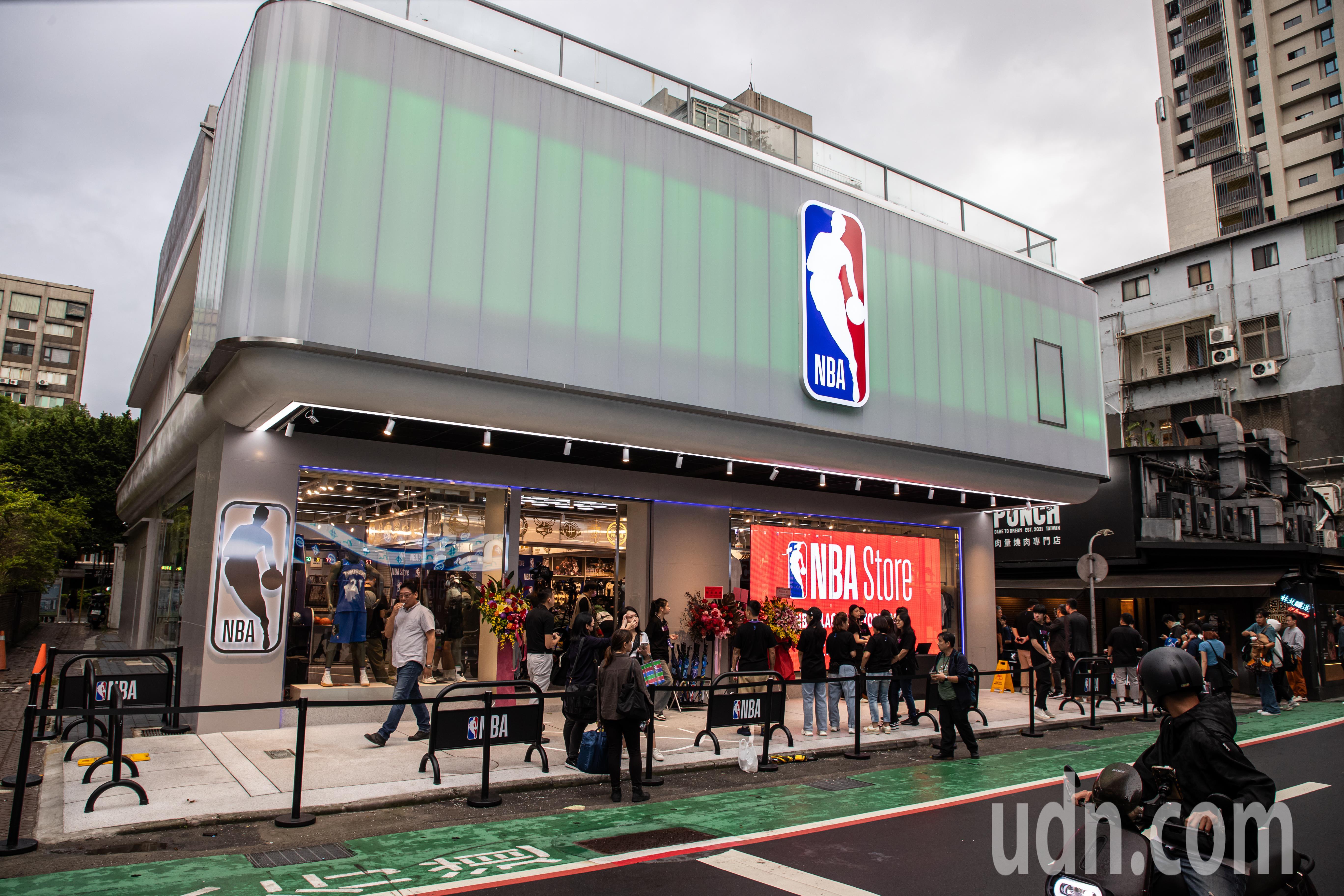 影／NBA STORE全新开幕 传奇球星贾奈特现身站台剪彩